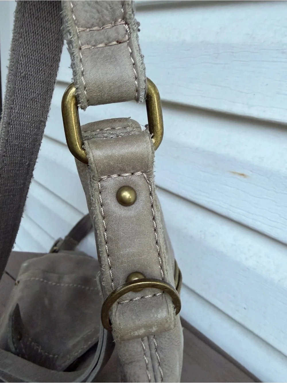 Lucky Brand Leather Crossbody Bag Taupe Gray Multi Pocket Adjustable Strap